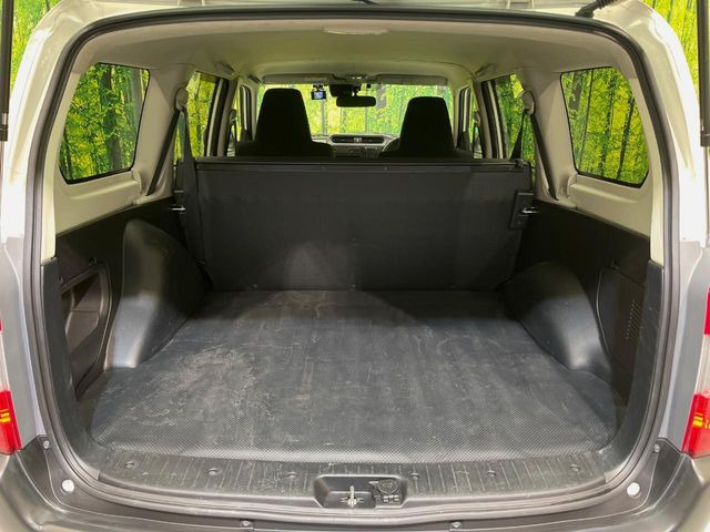 ���i�̂���������ʋ΁A���}���ɏ\���ȉ׎��X�y�[�X���m�ۂ��Ă���܂��B�Z�J���h�V�[�g��|���ƁA�傫�ȉו��̐ύڂ��\�ł���