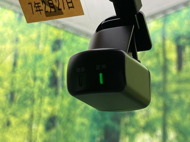 【ドライブレコーダー】安心・安全なカーライフに必須のドライブレコーダーを装備!走行中はもちろん、あおり運転や事故に遭遇した際の状況も映像で記録し、万一のリスクに備えます。