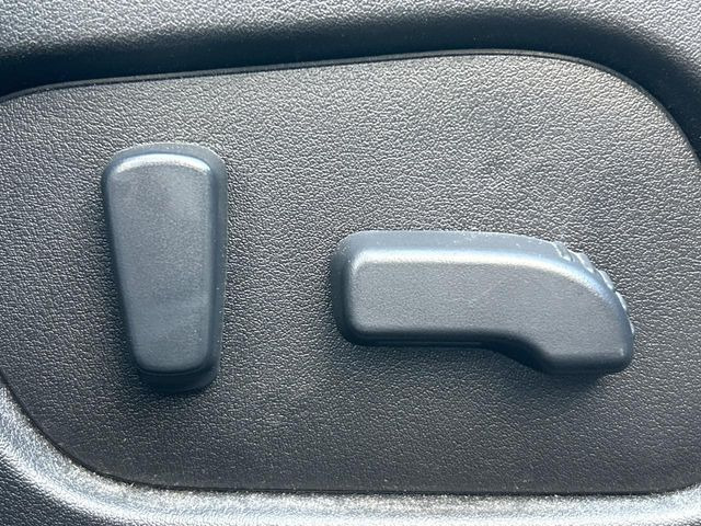 【パワーシート】スイッチ一つで簡単にシートの微調整が可能!電動だから力もいりません!快適なシートポジションにセットして、快適なドライブをお楽しみください。