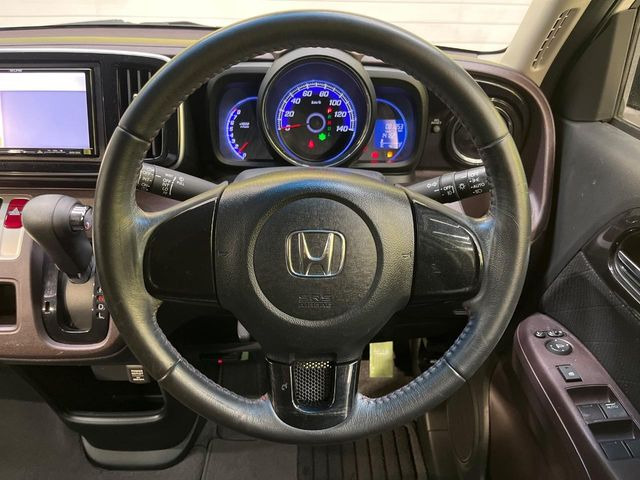 �y�����v�����X�e�A�����O�z�㎿�Ȋv���g�p���邱�ƂŁA��ɂ����������݂ƂĂ��^�]���₷���n���h���ł���