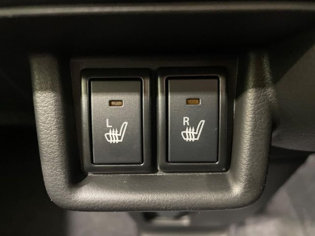 【シートヒーター】寒い日に重宝するシートヒーター!エアコンより早く温まってくれるので寒がりの人も安心ですね♪エアコンの温風は乾燥するから苦手、という方にもをおすすめです。