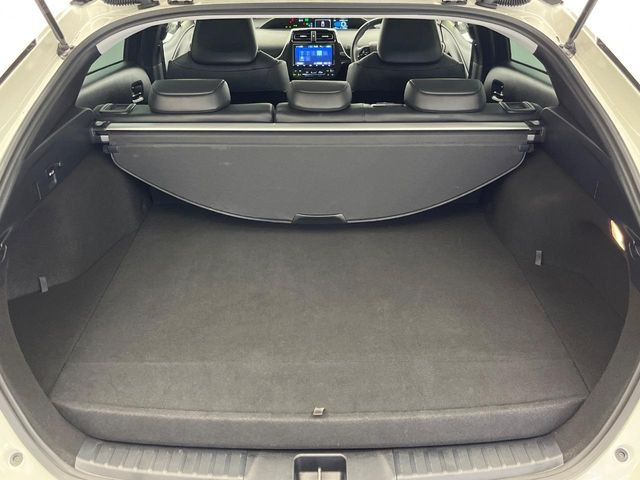 積み下ろしのしやすいデッキにはたっぷりと荷物を積み込んでいただけます。遊びから仕事まで、様々なシーンで頼れます♪