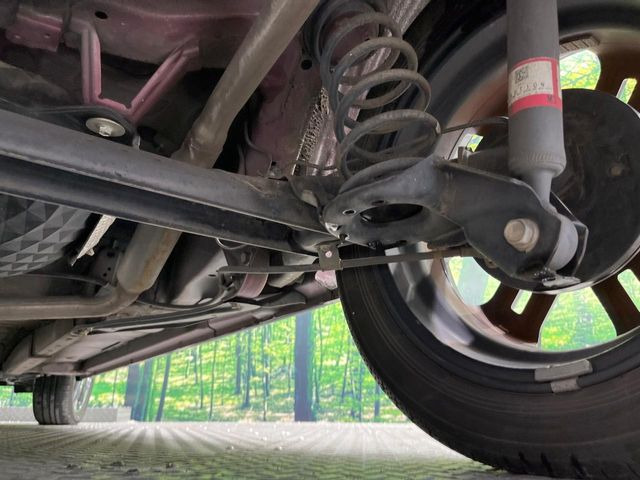 お車を安心してお乗りいただく為には、足回りの定期点検が欠かせません。サービスサポート(有償保証)では無料点検もご提供しており、安心のカーライフをお過ごしいただけるサポート体制が整っています。