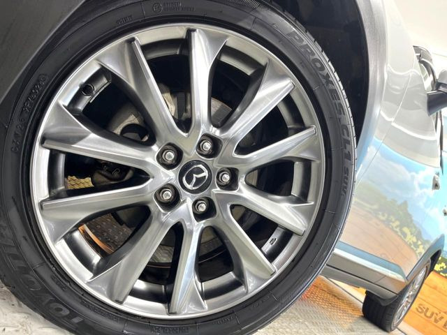 【純正18インチアルミホイール】外観にマッチした純正アルミホイールを装着しております。各種社外アルミホイールや、スタッドレスタイヤも取扱いしております。是非ご相談ください♪