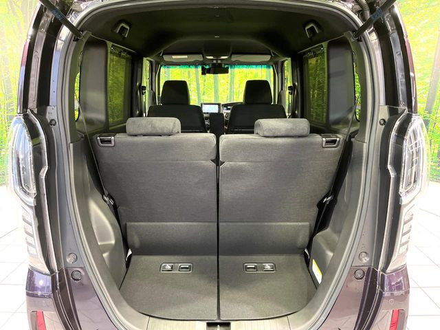 ���i�̂���������ʋ΁A���}���ɏ\���ȉ׎��X�y�[�X���m�ۂ��Ă���܂��B�Z�J���h�V�[�g��|���ƁA�傫�ȉו��̐ύڂ��\�ł���