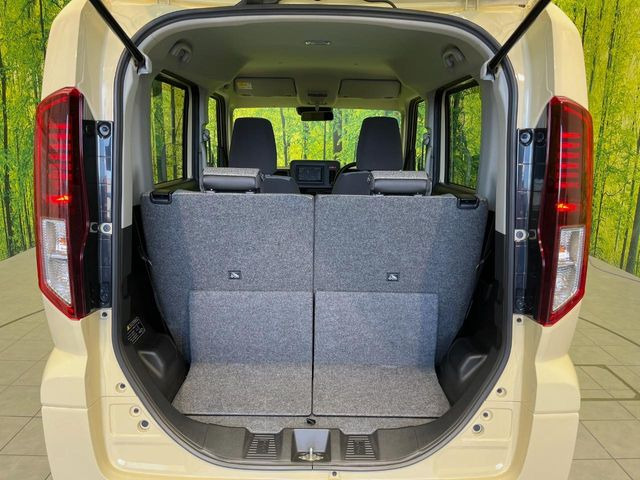 ���i�̂���������ʋ΁A���}���ɏ\���ȉ׎��X�y�[�X���m�ۂ��Ă���܂��B�Z�J���h�V�[�g��|���ƁA�傫�ȉו��̐ύڂ��\�ł���