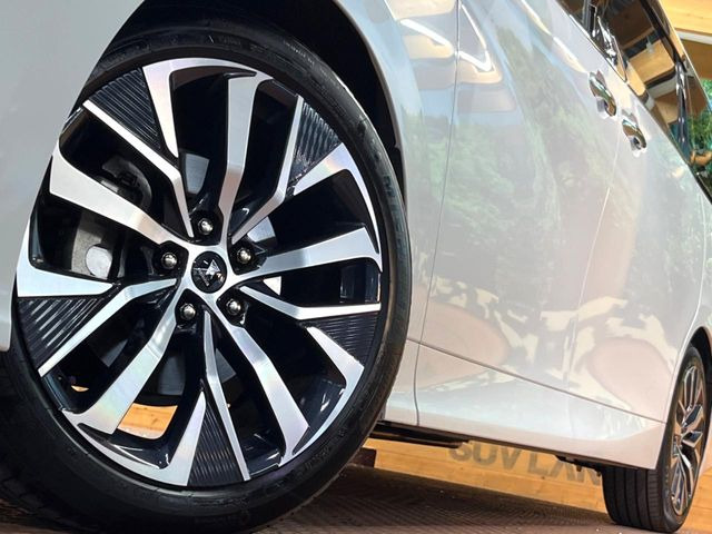 【純正20インチアルミホイール】外観にマッチした純正アルミホイールを装着しております。各種社外アルミホイールや、スタッドレスタイヤも取扱いしております。是非ご相談ください♪