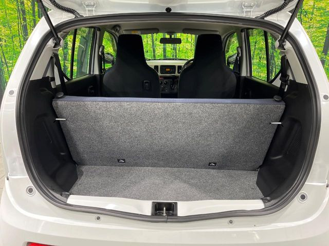 ���i�̂���������ʋ΁A���}���ɏ\���ȉ׎��X�y�[�X���m�ۂ��Ă���܂��B�Z�J���h�V�[�g��|���ƁA�傫�ȉו��̐ύڂ��\�ł���