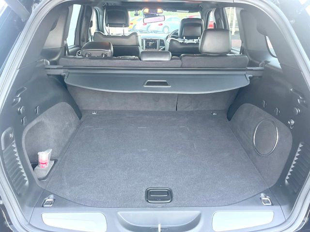 ●トランクルーム:趣味が広がる収容スペース!これだけの広さがあればお買い物やレジャーなどにも最適です!使用感も少なくきれいな状態を維持しております。