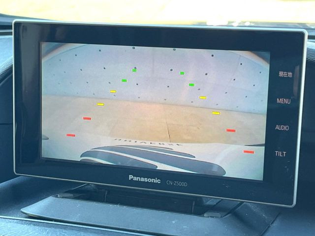 ●ガイドライン付きバックカメラ:不安な駐車もこれで安心!ガイドライン付きなので狭い箇所での駐車もラクラクです!