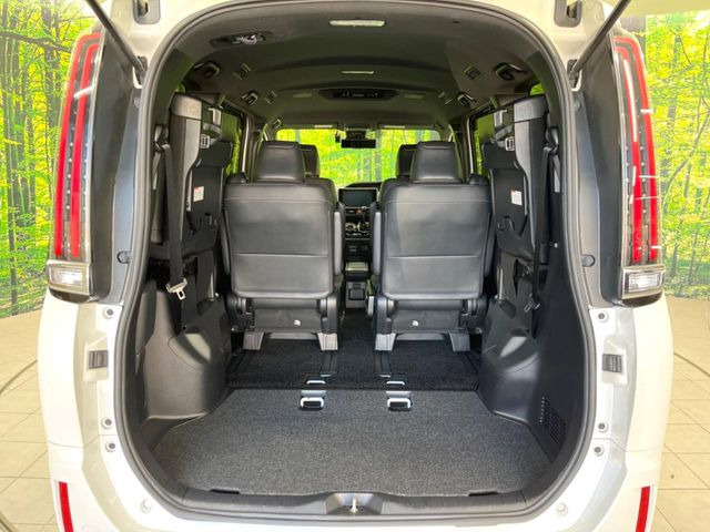 ���i�̂���������ʋ΁A���}���ɏ\���ȉ׎��X�y�[�X���m�ۂ��Ă���܂��B�Z�J���h�V�[�g��|���ƁA�傫�ȉו��̐ύڂ��\�ł���