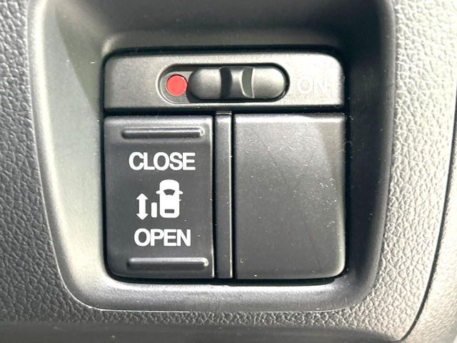 �y�p���[�X���C�h�h�A�z�X�}�[�g�L�[��^�]�Ȃ̃X�C�b�`�ŃX���C�h�h�A�̊J���\���d��������͂����ăh�A���J����K�v�������A���������q�l�ł��A�d���ו��������Ă��鎞�����N�ɊJ���߂ł��܂���