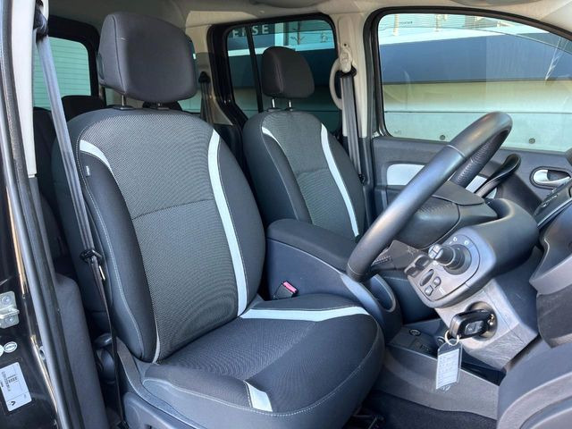 ●シートの使用感:破れ・へたりも少なく、ご覧の通りきれいな状態を維持しております。また、室内クリーニング・コーティングもご用命いただけます。