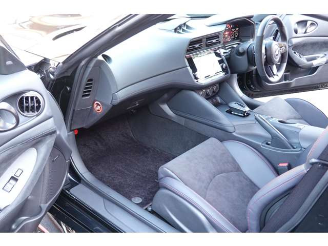 BOSE�T�E���h�EZ���S����X�J�b�t�v���[�g�E����Z���S����t���A�}�b�g�B