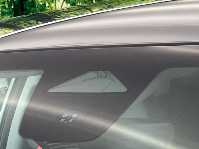 �y�z���_�Z���V���O�z���s���ɑO���̎ԗ�����F�����A�Փ˂������Ȏ��͌x��ƃu���[�L�ŏՓˉ���Ɣ�Q�y�����A�V�X�g�B�����S�Ƀh���C�u�����y���݂��������܂��B