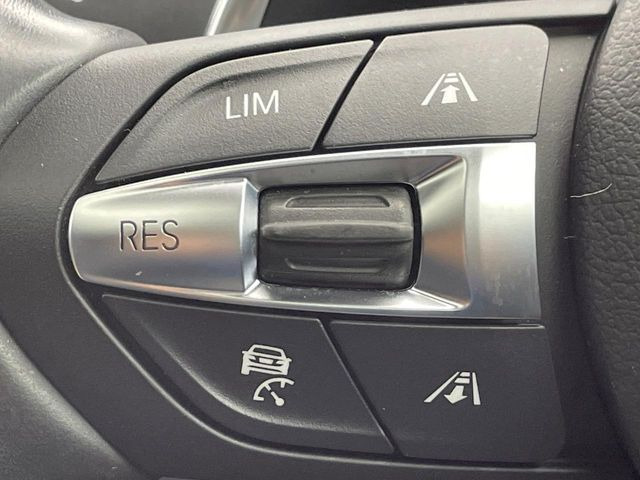 ●レーダークルーズコントロール:前の車との車間距離を一定にとりつつ、一定速度で自動走行してくれる次世代のクルーズコントロール!主に高速道路や自動車専用道路で使用する便利な機能です!