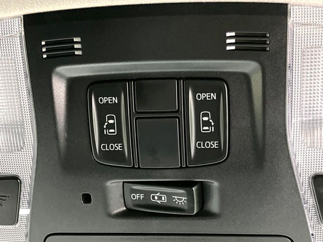 【両側パワースライドドア】スマートキーや運転席のスイッチで後席両側スライドドアの開閉が可能♪電動だから力を入れてドアを開ける必要が無く、小さなお子様でも簡単に開け閉めでき快適です♪