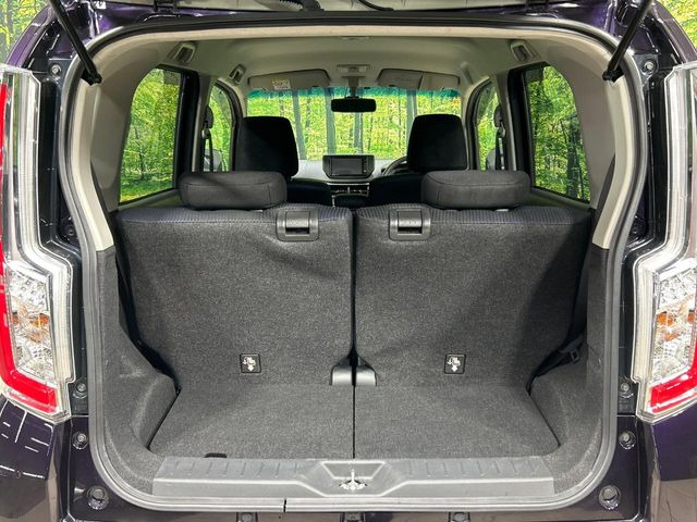 ���i�̂���������ʋ΁A���}���ɏ\���ȉ׎��X�y�[�X���m�ۂ��Ă���܂��B�Z�J���h�V�[�g��|���ƁA�傫�ȉו��̐ύڂ��\�ł���