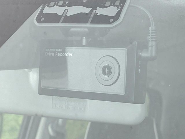 【ドライブレコーダー】安心・安全なカーライフに必須のドライブレコーダーを装備!走行中はもちろん、あおり運転や事故に遭遇した際の状況も映像で記録し、万一のリスクに備えます。