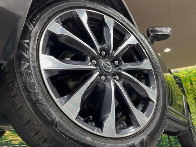 【純正18インチアルミホイール】外観にマッチした純正アルミホイールを装着しております。各種社外アルミホイールや、スタッドレスタイヤも取扱いしております。是非ご相談ください♪
