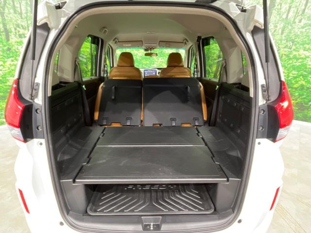 ���i�̂���������ʋ΁A���}���ɏ\���ȉ׎��X�y�[�X���m�ۂ��Ă���܂��B�Z�J���h�V�[�g��|���ƁA�傫�ȉו��̐ύڂ��\�ł���