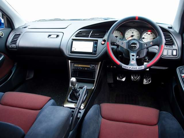 �������Y��Ƀ��[���N���[�j���O�ς݂ƂȂ�܂��B���΂��̌��ȏL����F���܂̏L����������܂���B����]�ɉ�����RECARO���Ȃǂ̃X�|�[�c�V�[�g�ɕύX���\�ł��B���C�y�ɂ����k�������܂�