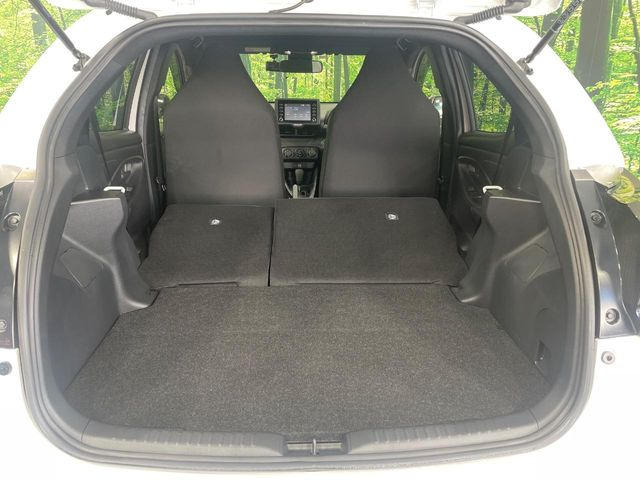 ���i�̂���������ʋ΁A���}���ɏ\���ȉ׎��X�y�[�X���m�ۂ��Ă���܂��B�Z�J���h�V�[�g��|���ƁA�傫�ȉו��̐ύڂ��\�ł���