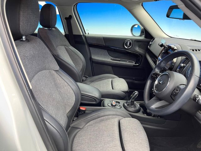 ●ハーフレザーシート:高級感漂うハーフレザーシートは、使用感も少なく良好なコンディションを保っております!その他、気になる箇所がございましたらお気軽にお問合せ下さい!