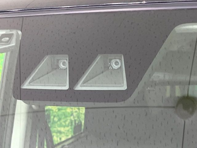 【トヨタセーフティセンス】走行中に前方の車両等を認識し、衝突しそうな時は警報とブレーキで衝突回避と被害軽減をアシスト。より安全にドライブをお楽しみいただけます。