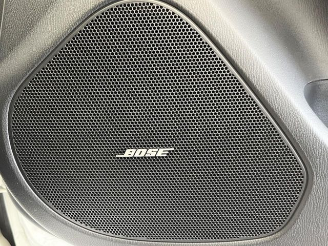 【BOSEサウンドシステム】高度なチューニング能力が搭載されており、高音質な音楽をお楽しみいただけます♪