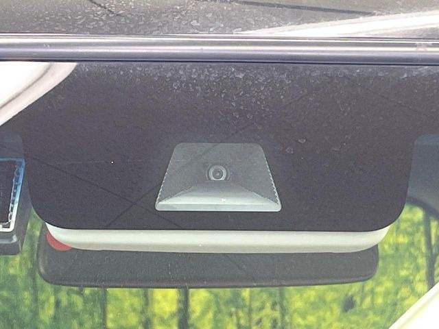 �y�z���_�Z���V���O�z���s���ɑO���̎ԗ�����F�����A�Փ˂������Ȏ��͌x��ƃu���[�L�ŏՓˉ���Ɣ�Q�y�����A�V�X�g�B�����S�Ƀh���C�u�����y���݂��������܂��B