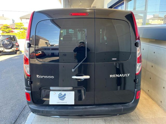 ●当店では第三者機関による車両品質鑑定を導入し、修復歴車を排除。鑑定書が発行されますので、ぱっと見ただけでは分からない箇所まで納得した上でご検討いただけます。※一部未実施の場合がございます。