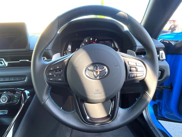 �y�����v�����X�e�A�����O�z�㎿�Ȋv���g�p���邱�ƂŁA��ɂ����������݂ƂĂ��^�]���₷���n���h���ł���