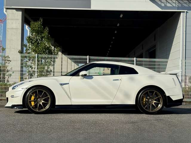 1�N�ԁA���s�������̃����O�ۏ؁B�ő�600���ځE24H 365���S���Ή����[�h�T�[�r�X�t�B���[�Ԍ�����S���Ē�����؂ɂ���蒸���܂��悤�A���ГƎ���GT-R35��p�ۏ؂����p�ӂ��Ă���܂��B