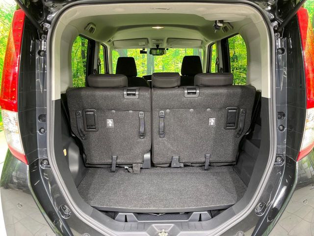 普段のお買い物や通勤、送迎等に十分な荷室スペースを確保しております。セカンドシートを倒すと、大きな荷物の積載も可能です♪