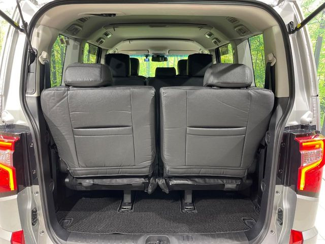 ���i�̂���������ʋ΁A���}���ɏ\���ȉ׎��X�y�[�X���m�ۂ��Ă���܂��B�Z�J���h�V�[�g��|���ƁA�傫�ȉו��̐ύڂ��\�ł���