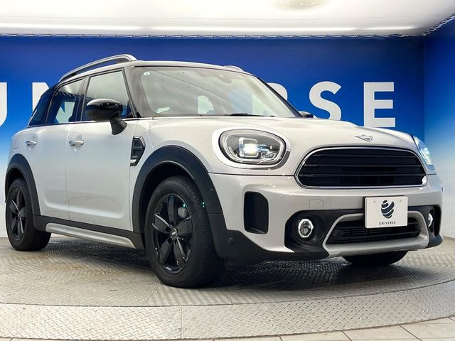 ●無料付帯の保証の他、安心の最長3年・走行無制限保証(有償)をご用意。輸入車を安心してお楽しみいただける様、保証内容も充実はもちろん、無料点検&オイル交換やロードサービスも付帯しております。