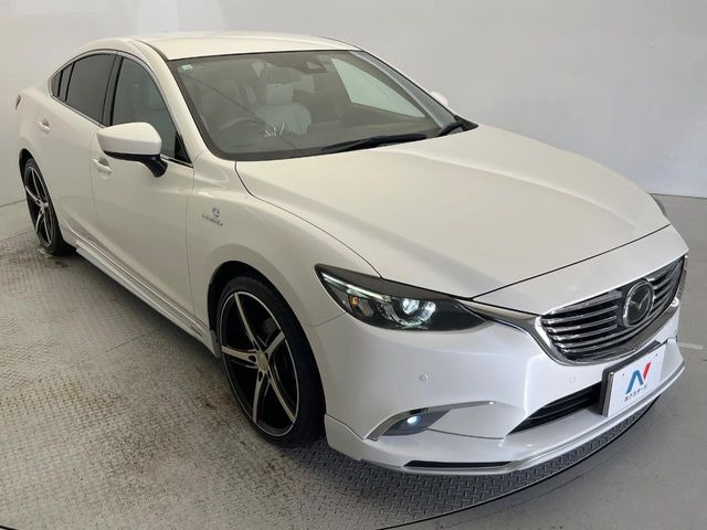 【エアロ】フルエアロを装備!クルマの外観がよりスタイリッシュになり、街中で存在感あふれる1台に♪将来買い替える時にもリセールに影響しやすく、価値ある人気の装備です!