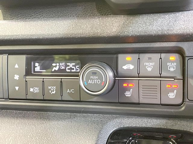 【シートヒーター】寒い日に重宝するシートヒーター!エアコンより早く温まってくれるので寒がりの人も安心ですね♪エアコンの温風は乾燥するから苦手、という方にもをおすすめです。
