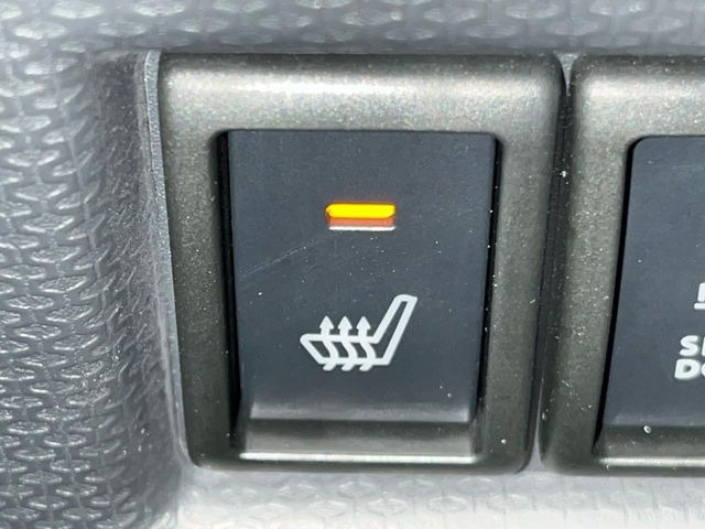 【シートヒーター】寒い日に重宝するシートヒーター!エアコンより早く温まってくれるので寒がりの人も安心ですね♪エアコンの温風は乾燥するから苦手、という方にもをおすすめです。