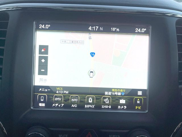 ●ジープ純正ナビ:一体感のあるナビは、高級感ある車内を演出してくれます。オーディオ機能も充実しておりますので、運転もより楽しめます♪