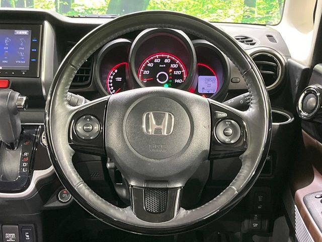 �y�X�e�A�����O�X�C�b�`�z�^�]���A�O������ڐ������炷���ƂȂ��A�I�[�f�B�I���̑��삪�\�ȕ֗��@�\!���S&���K�ȃh���C�u�����o���Ă���܂���