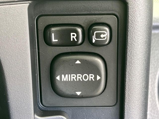 �y�d���i�[�~���[�z�T�C�h�~���[�͓d���i�[���ƂȂ��Ă���A�������ԏ�ł��L�Y�������X�N��}�����܂��B