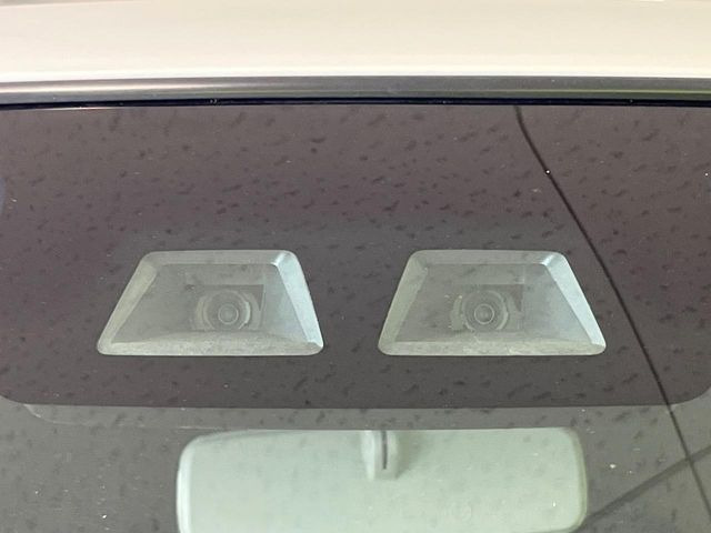 【スマートアシスト】走行中に前方の車両等を認識し、衝突しそうな時は警報とブレーキで衝突回避と被害軽減をアシスト。より安全にドライブをお楽しみいただけます。