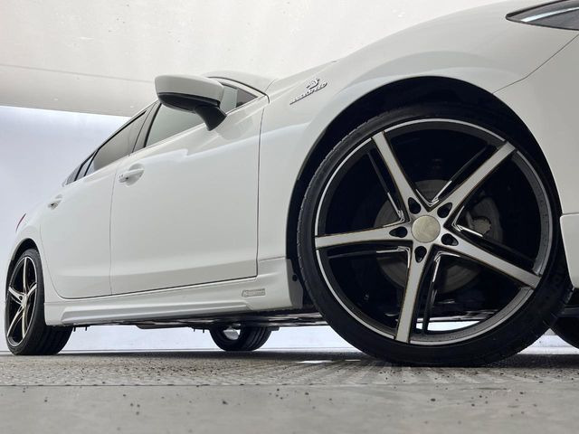 【20インチアルミホイール】外観にマッチしたアルミホイールを装着しております。各種アルミホイールや、スタッドレスタイヤも取扱いしております。是非ご相談ください♪