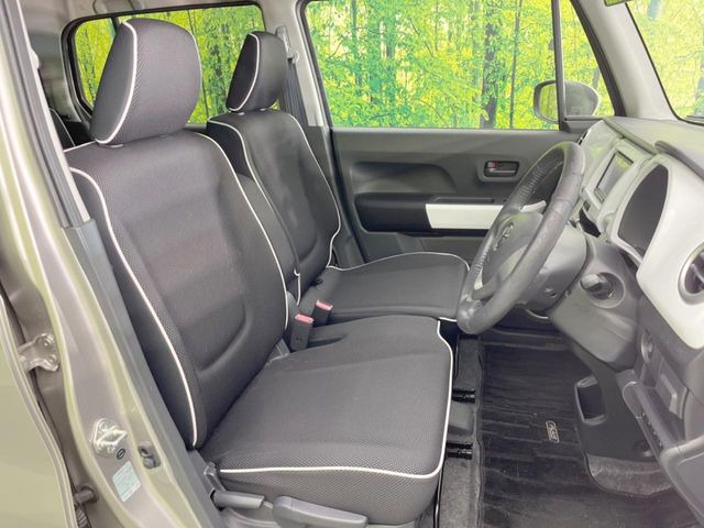 運転席シート廻りは使用感も少なく、良好な状態となっています。前オーナー様が丁寧に使っていたことがよくわかりますね。