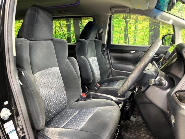 運転席シート廻りは使用感も少なく、良好な状態となっています。丁寧に使われていたことがよくわかりますね。