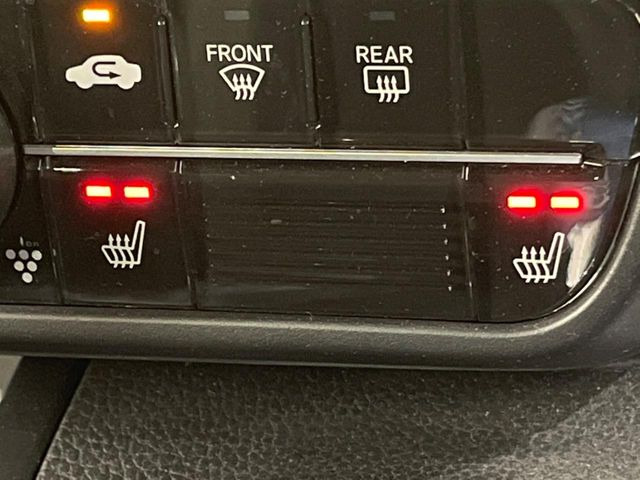 【シートヒーター】寒い日に重宝するシートヒーター!エアコンより早く温まってくれるので寒がりの人も安心ですね♪エアコンの温風は乾燥するから苦手、という方にもをおすすめです。