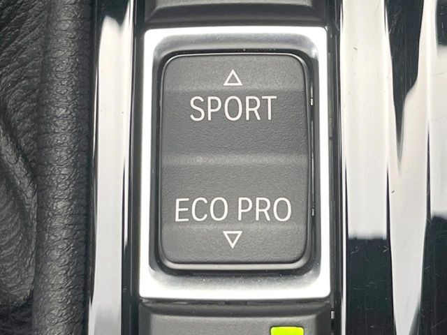 ��BMW���[�h�Z���N�g:�X�|�[�c���[�h�ł̓_�C�i�~�b�N�ȑ�����BECO PRO���[�h�ł́A�G���W�����X�|���X��V�t�g�^�C�~���O�̍œK���ɉ����A�G�A�R���̍쓮�������I�ɐ��䂵�A�R������ʂ�}�����܂��B