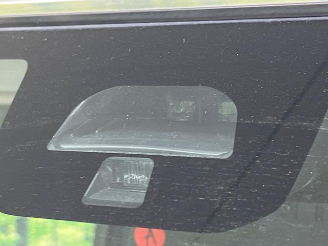 �y�z���_�Z���V���O�z���s���ɑO���̎ԗ�����F�����A�Փ˂������Ȏ��͌x��ƃu���[�L�ŏՓˉ���Ɣ�Q�y�����A�V�X�g�B�����S�Ƀh���C�u�����y���݂��������܂��B